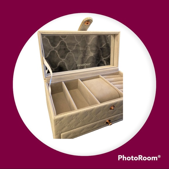 NWOT Authentic Pandora quilted travel case - Picture 4 of 6